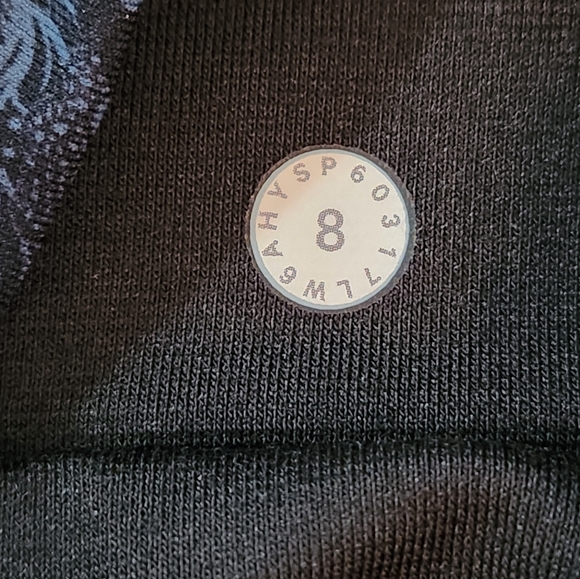 EUC Lululemon athletica Melanite Blue Paisley Wunder Under Crop Workout Size 8. - Picture 4 of 4